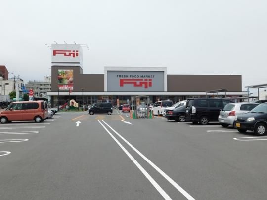 【周辺】　フジ三島店:625m